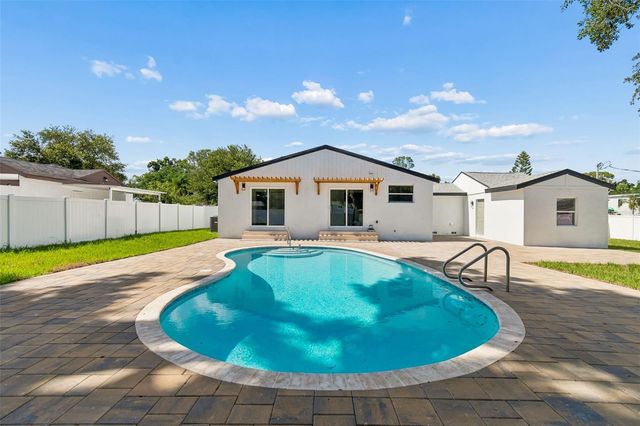 2102 W FERRIS AVENUE, Tampa, FL 33603