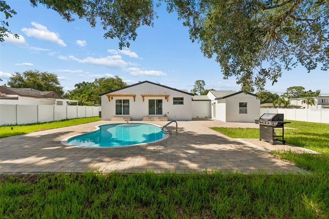 2102 W FERRIS AVENUE, Tampa, FL 33603