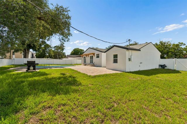 2102 W FERRIS AVENUE, Tampa, FL 33603