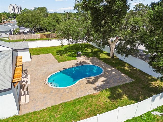 2102 W FERRIS AVENUE, Tampa, FL 33603