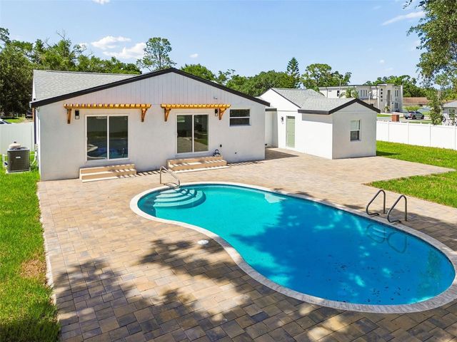 2102 W FERRIS AVENUE, Tampa, FL 33603