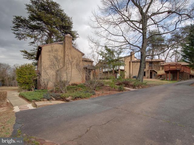 1108-B SHAKER WOODS RD, Herndon, VA 20170