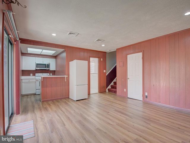 1108-B SHAKER WOODS RD, Herndon, VA 20170