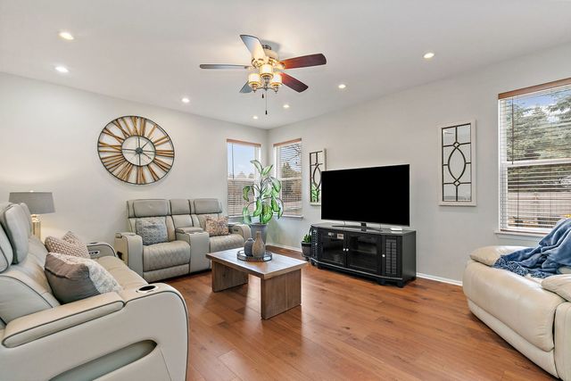 502 Vernon Drive, Oswego, IL 60543