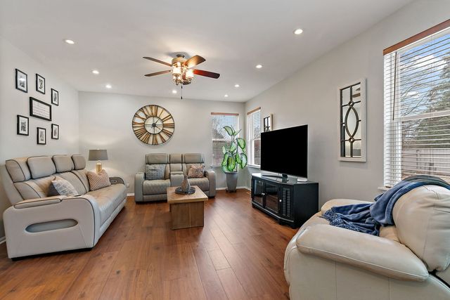 502 Vernon Drive, Oswego, IL 60543