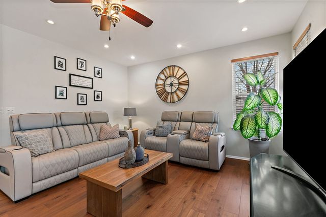 502 Vernon Drive, Oswego, IL 60543