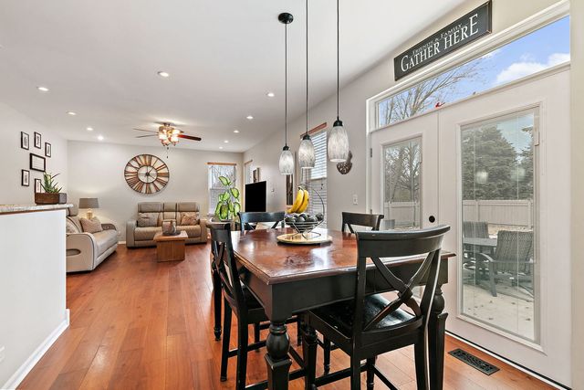 502 Vernon Drive, Oswego, IL 60543