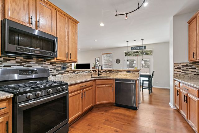 502 Vernon Drive, Oswego, IL 60543