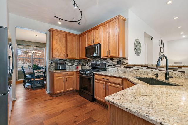 502 Vernon Drive, Oswego, IL 60543