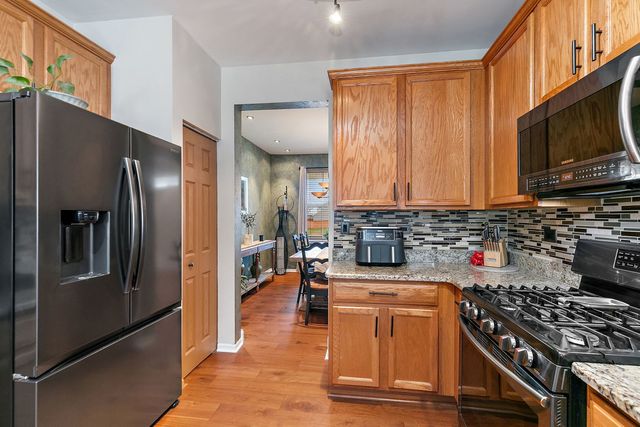 502 Vernon Drive, Oswego, IL 60543