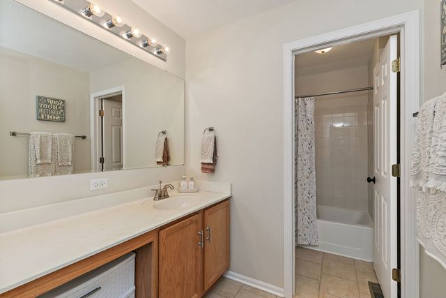 502 Vernon Drive, Oswego, IL 60543