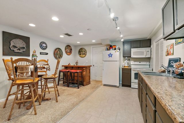 502 Vernon Drive, Oswego, IL 60543