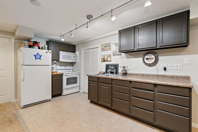 502 Vernon Drive, Oswego, IL 60543