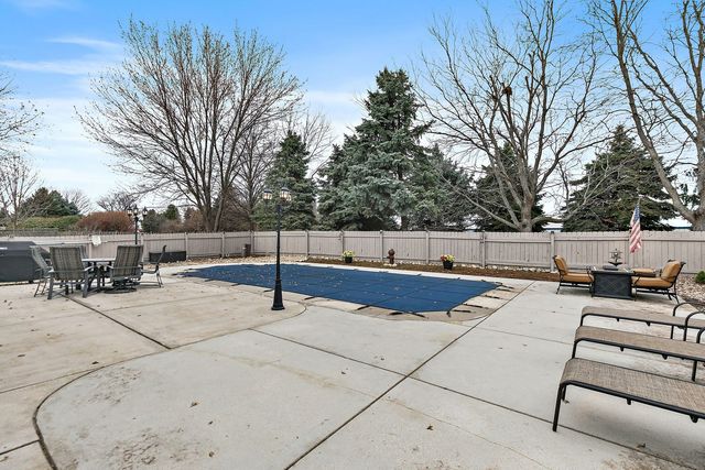 502 Vernon Drive, Oswego, IL 60543