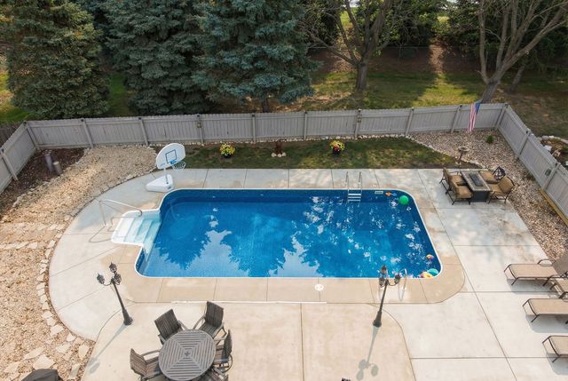 502 Vernon Drive, Oswego, IL 60543