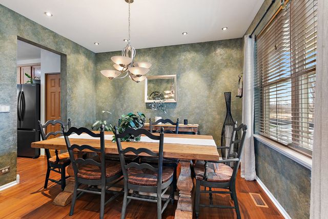 502 Vernon Drive, Oswego, IL 60543