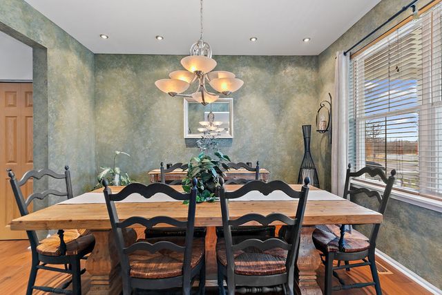 502 Vernon Drive, Oswego, IL 60543