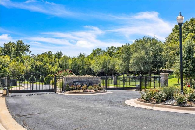 4424 Redbud Circle, Oklahoma City, OK 73111