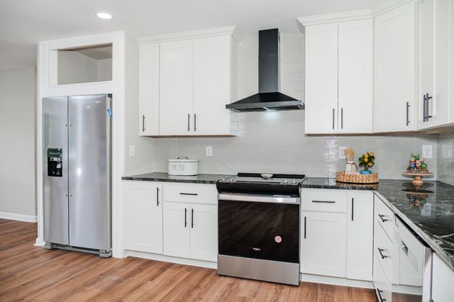 1221 Hillcrest Dr, Manchester, TN 37355