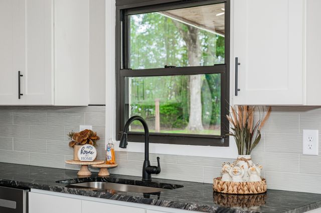 1221 Hillcrest Dr, Manchester, TN 37355