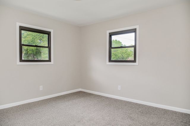 1221 Hillcrest Dr, Manchester, TN 37355