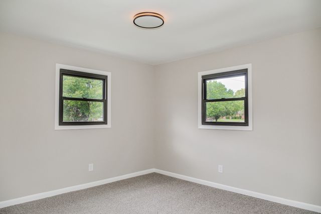 1221 Hillcrest Dr, Manchester, TN 37355