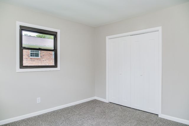 1221 Hillcrest Dr, Manchester, TN 37355