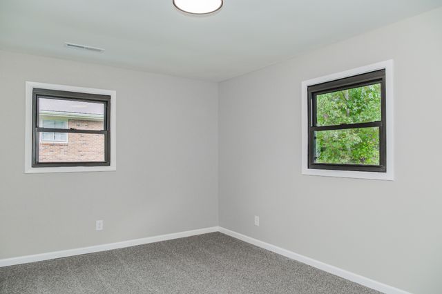 1221 Hillcrest Dr, Manchester, TN 37355