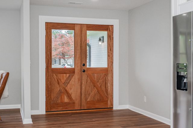 1221 Hillcrest Dr, Manchester, TN 37355