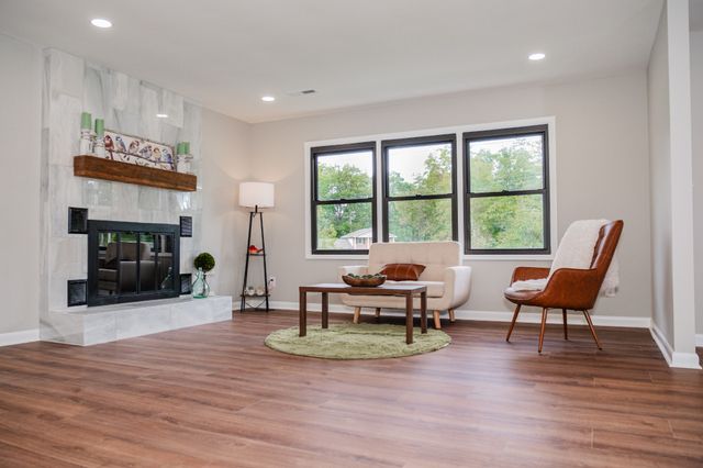 1221 Hillcrest Dr, Manchester, TN 37355