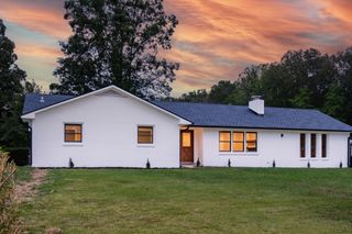 1221 Hillcrest Dr, Manchester, TN 37355