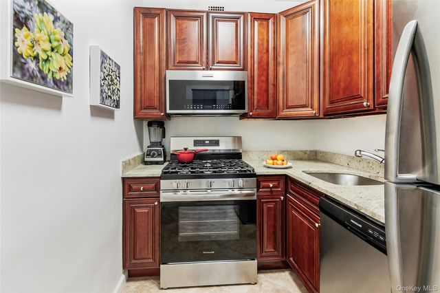 555 Kappock Street 1R, Bronx, NY 10463