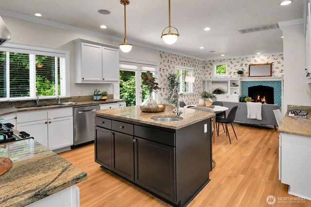 8545 Densmore Avenue N, Seattle, WA 98103