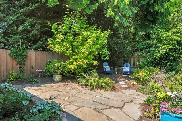 8545 Densmore Avenue N, Seattle, WA 98103