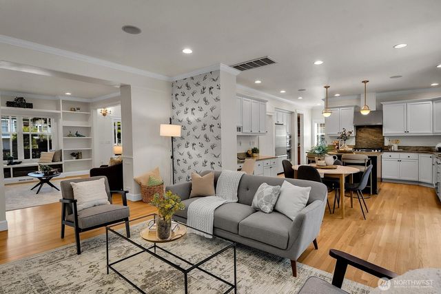 8545 Densmore Avenue N, Seattle, WA 98103