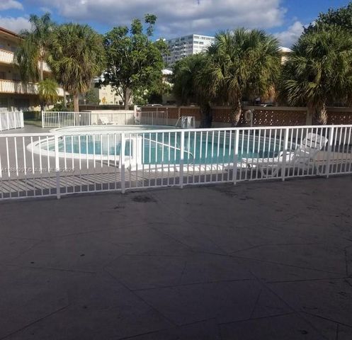 1885 NE 121st St 21, North Miami, FL 33181