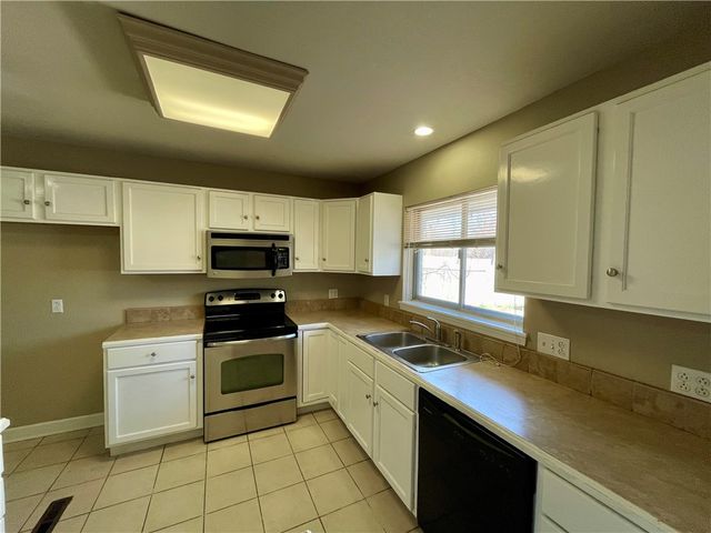 110 Rogers Circle Drive, Springdale, AR 72764