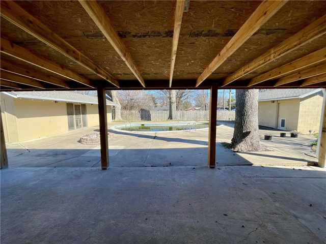 110 Rogers Circle Drive, Springdale, AR 72764