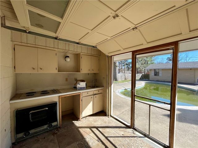 110 Rogers Circle Drive, Springdale, AR 72764