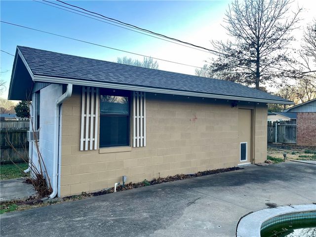 110 Rogers Circle Drive, Springdale, AR 72764