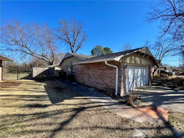 110 Rogers Circle Drive, Springdale, AR 72764