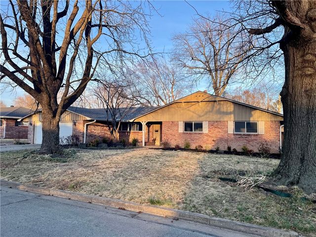 110 Rogers Circle Drive, Springdale, AR 72764