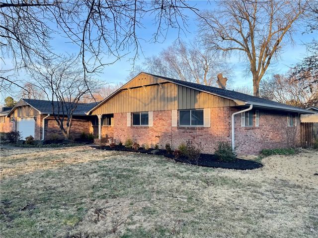 110 Rogers Circle Drive, Springdale, AR 72764