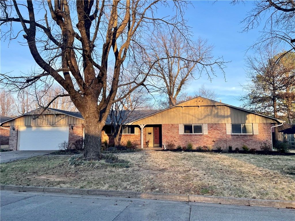 110 Rogers Circle Drive, Springdale, AR 72764