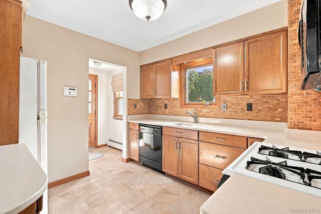 8 Lancaster Avenue, Montrose, NY 10548
