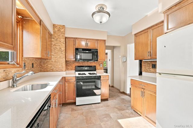 8 Lancaster Avenue, Montrose, NY 10548