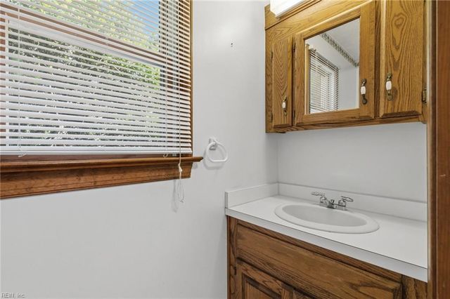 5508 York Haven LN, Gloucester, VA 23061