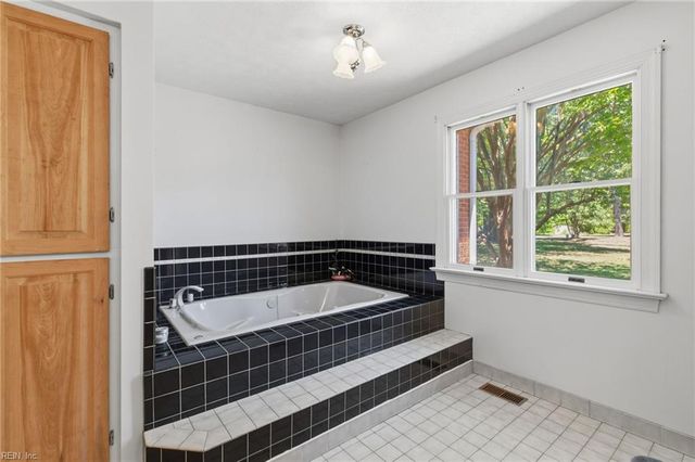 5508 York Haven LN, Gloucester, VA 23061