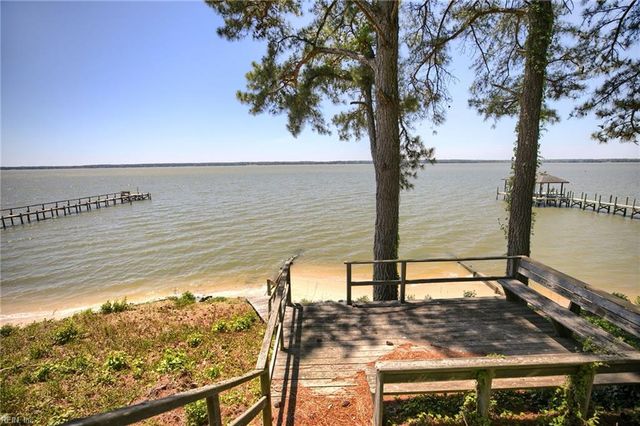 5508 York Haven LN, Gloucester, VA 23061