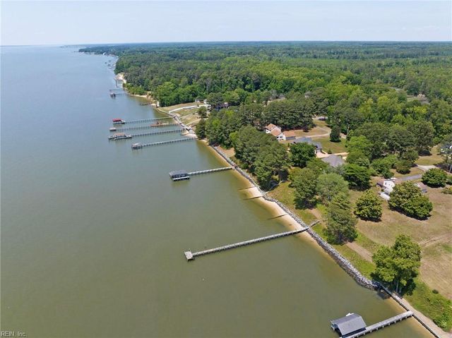 5508 York Haven LN, Gloucester, VA 23061
